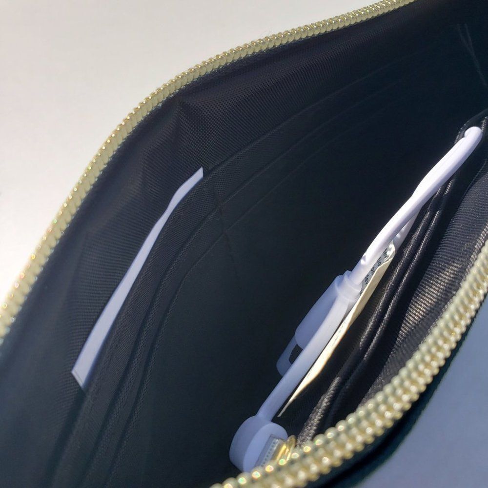 NWT Liz Claiborne Phone Charging Wallet - Picture 8 of 14